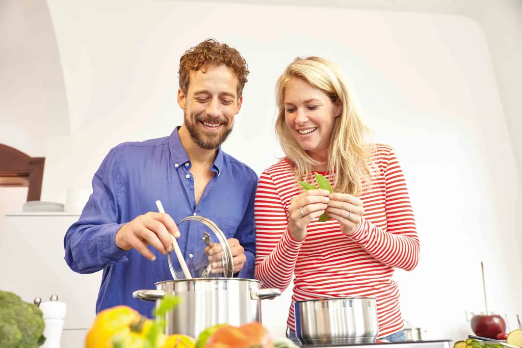 Schulte-Ufer Set 1071 Avanti Set, 9tlg. Edelstahl Topfset, Induktionstauglich, Inklusive 3 Glasdeckel & 2 Bratpfannen, Innenskalierung, Schüttrand – Bild 9