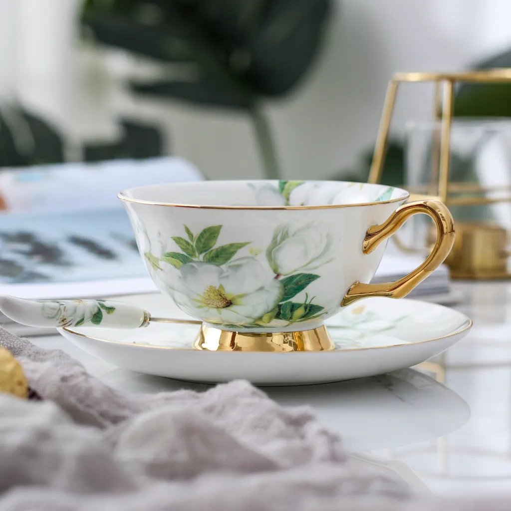 Panbado Kaffeeservice Set Aus Premium Bone China Porzellan, Beinhaltet 2 Kaffeetassen, 2 Untertassen, 2 Löffel, 1-tlg Metallständer – Bild 4