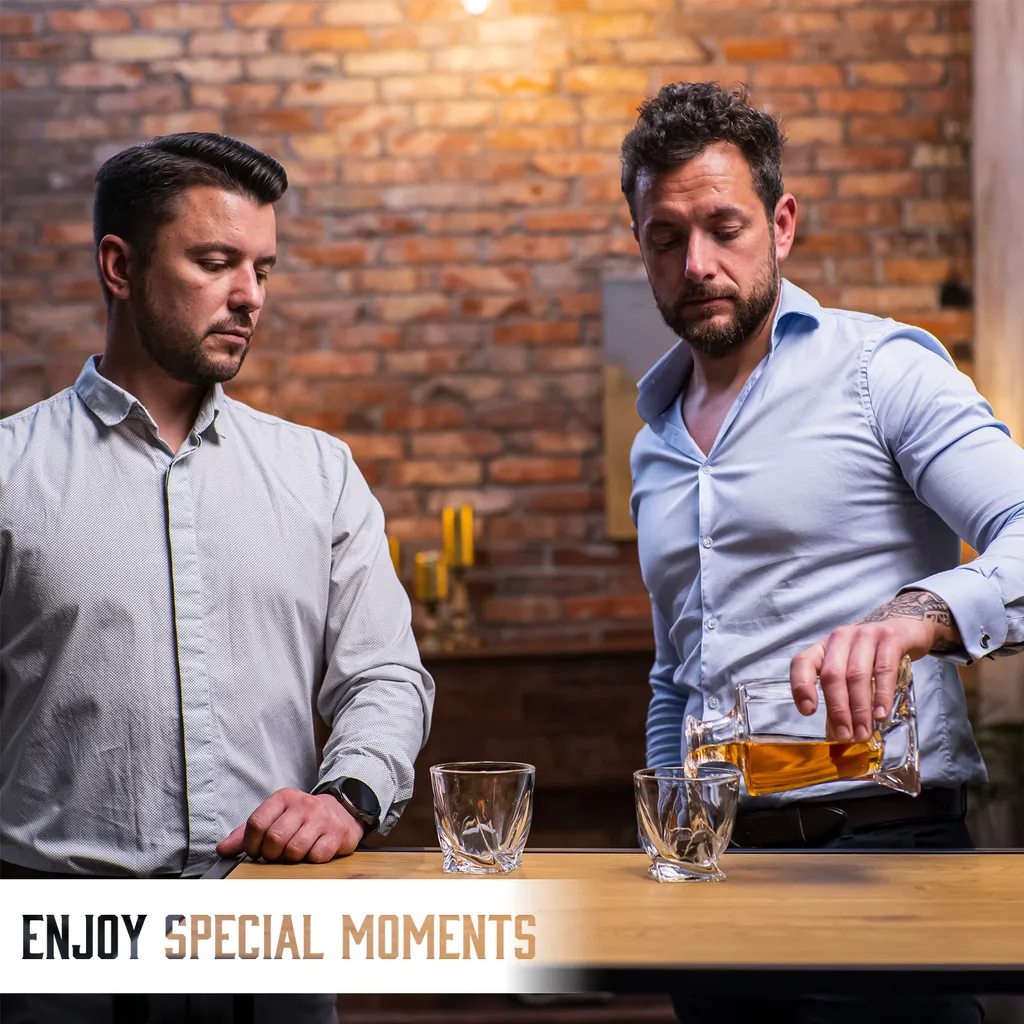 Whisiskey - Whisky Karaffe – Twisted Dekanter Set - Whiskey Karaffe Set - 1000ML - Geschenke Für Männer - Inkl. 8 Whisky Steine, Zange & 2 Whisky Gläser – Bild 5