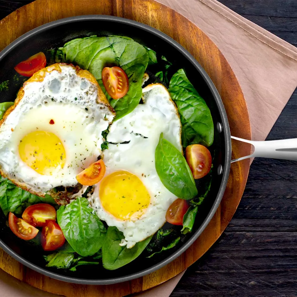 Livington Dura Pan - Pfannenset Mit Universaldeckel - 28cm + 24cm Pfanne - 3-lagige Antihaftbeschichtung - Pflegeleichtes Edelstahlgehäuse - Für Alle Herdplatten Geeignet – Bild 8