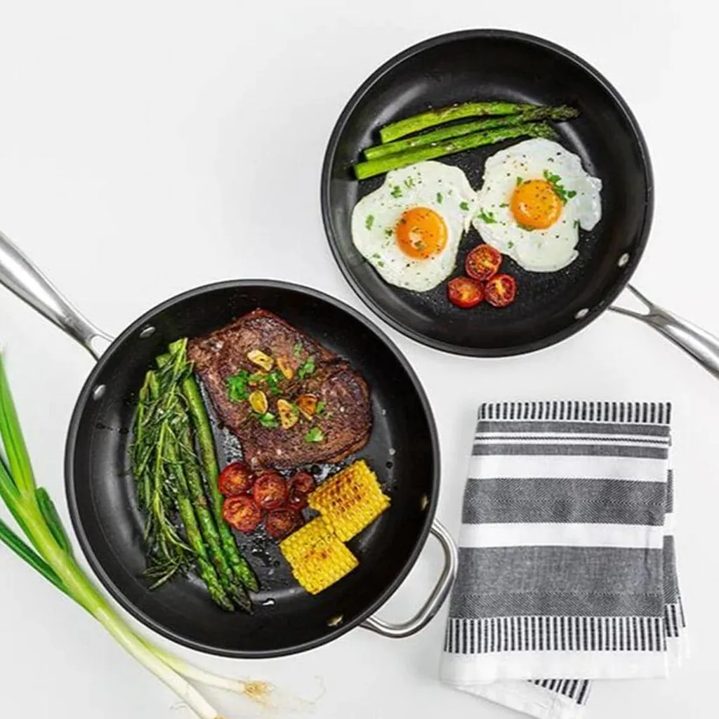 Livington Dura Pan - Pfannenset Mit Universaldeckel - 28cm + 24cm Pfanne - 3-lagige Antihaftbeschichtung - Pflegeleichtes Edelstahlgehäuse - Für Alle Herdplatten Geeignet – Bild 4